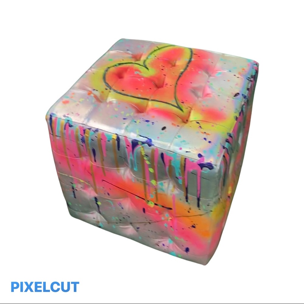 Graffiti ottoman